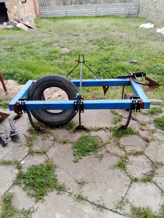 Трактор със инвентар