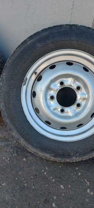 Продам колёса в сборе с дисками на ниву