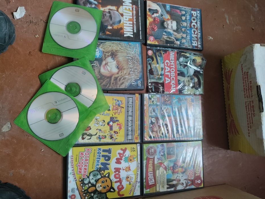 Видеокассеты,диски