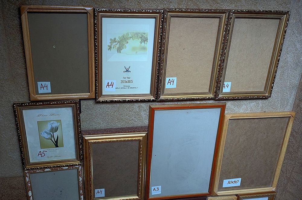Рамки для фотографий б/у