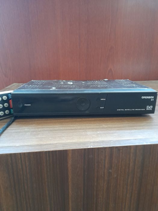 Параболическая Антена и два тюнера.