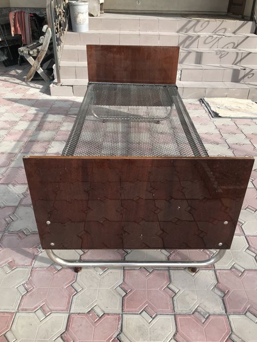 Кровать б у две штуки одинаковые