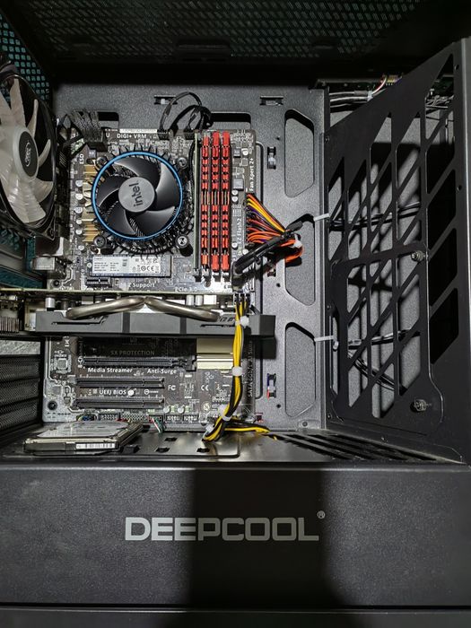 Vând unitate pc Intel core I7