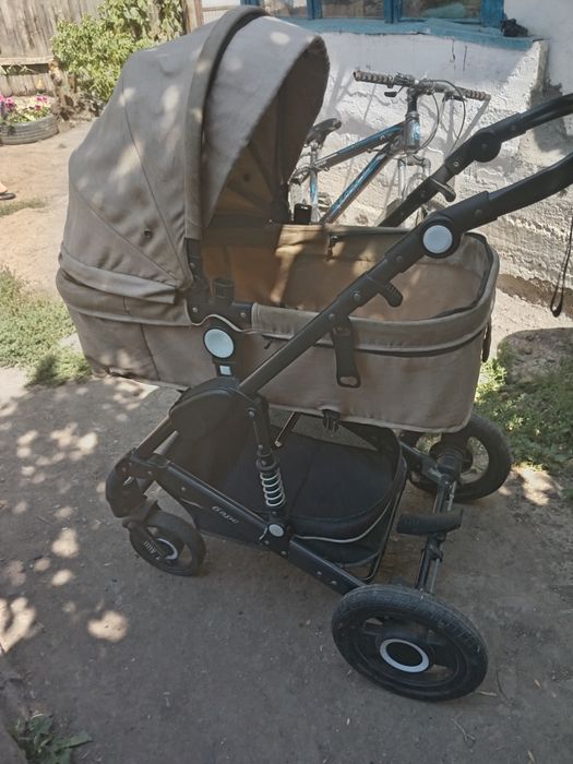 Продам детскую коляску.