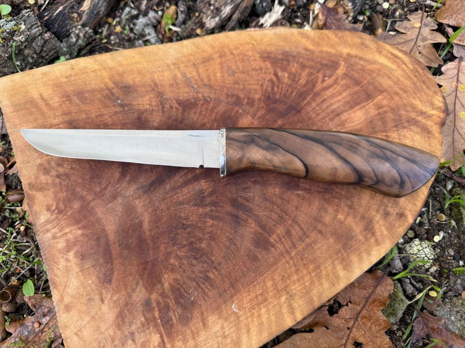 Нож от стомана елмакс