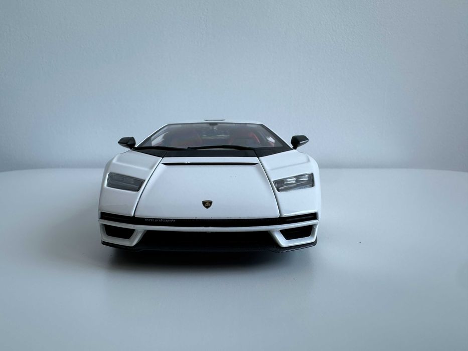 Macheta auto Bburago Lamborghini Countach LPI800-4 1/24