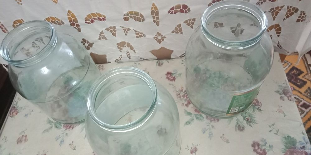 Продам.    Банки