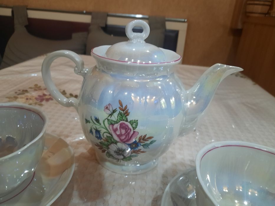 Редкость! Красивый чайный набор из 4 чайных пар и чайника. Туймазински