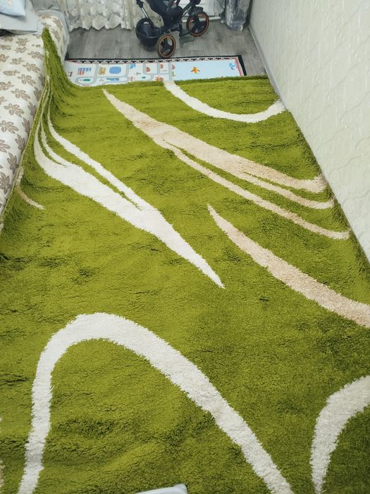 Продаю ковер в хорошем состоянии