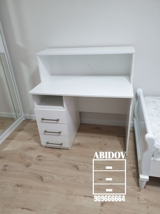 Универсальный стол школьника от производителя по низкой цене