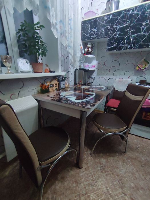 Продам кухонный стол