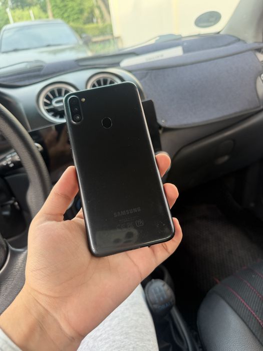 Samsung A11 32gb срочни сотилади