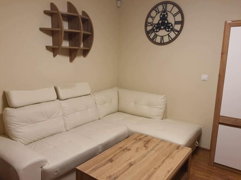 Дава се под наем Тристаен апартамент в София, Център - 86 кв.м за 1000 € - Снимка #1