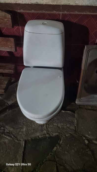 Унитаз еш жери сынбаган