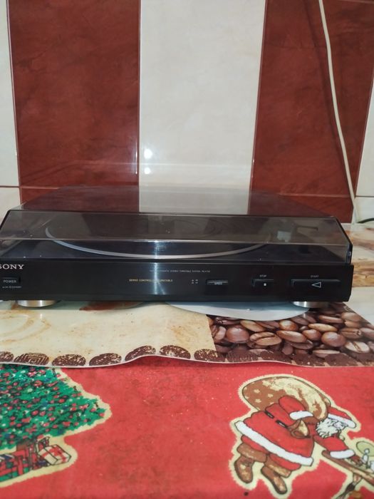 Vând pick-up Sony  PS-V702