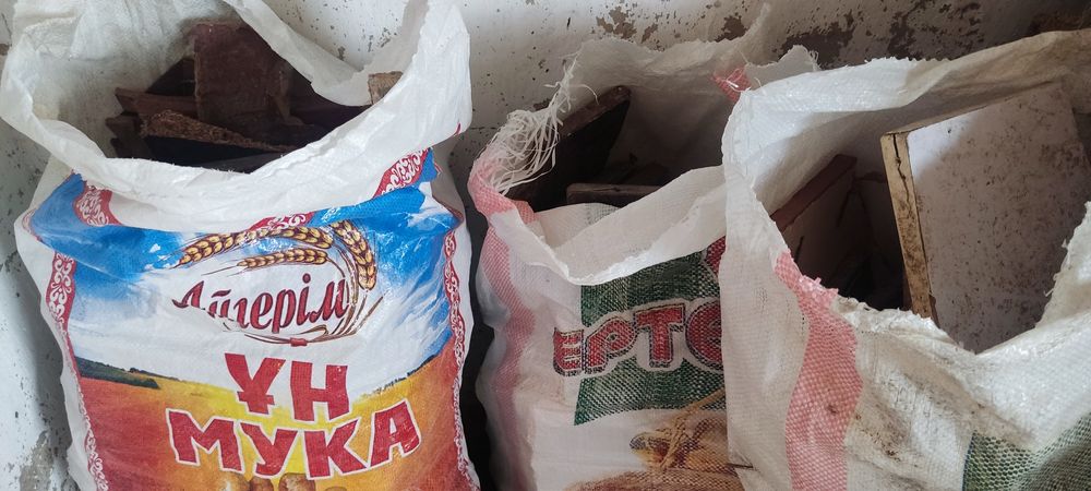 Продам дрова от мебели , есть 4 мешка для бани