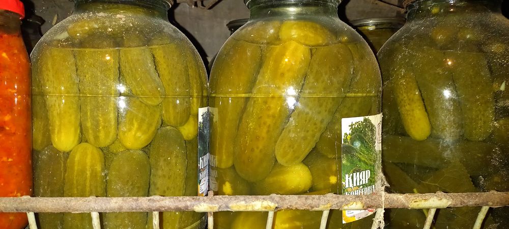 Солёные огурцы  .