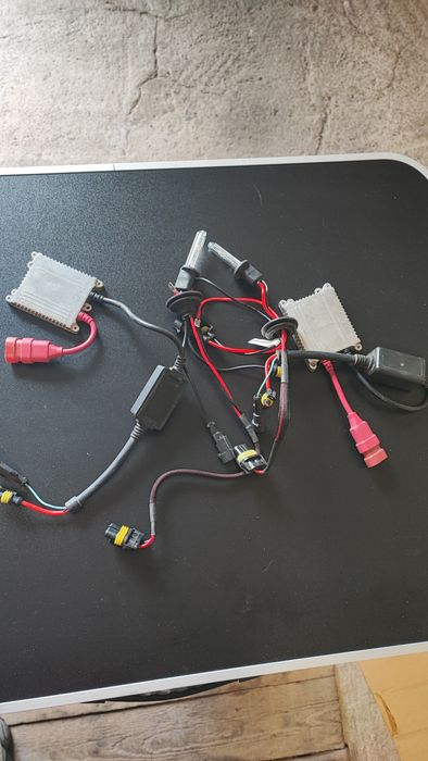 Ксенони няколко комплекта