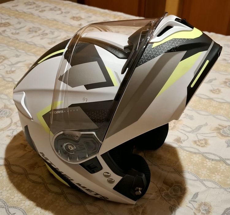 Продавам каска МТ