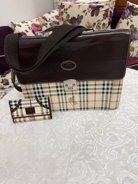 Дамска чанта-сейф BURBERRYS със заключване за лаптоп и документи