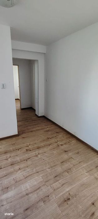 Apartament 2 camere renovat la parter