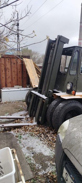 Погрузчик вилочный