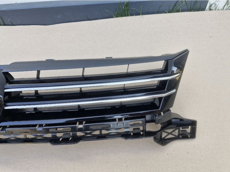Grila centrala Vw Touran Caddy 2010-2015 HIGHLINE NOUA