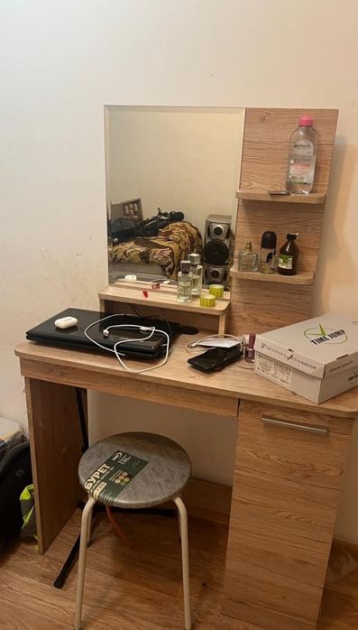 трюмо с зеркалой