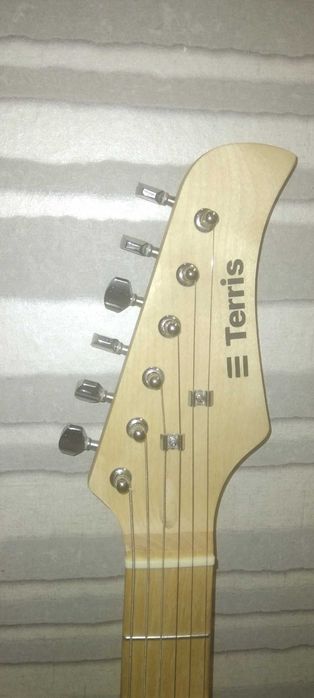 Электрогитара Белая