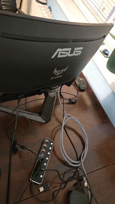 Monitor curbat asus tuf gaming 23.8 inch