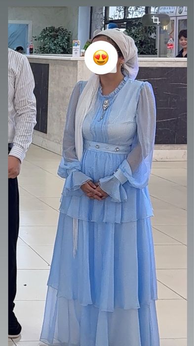 Красивая синий платья