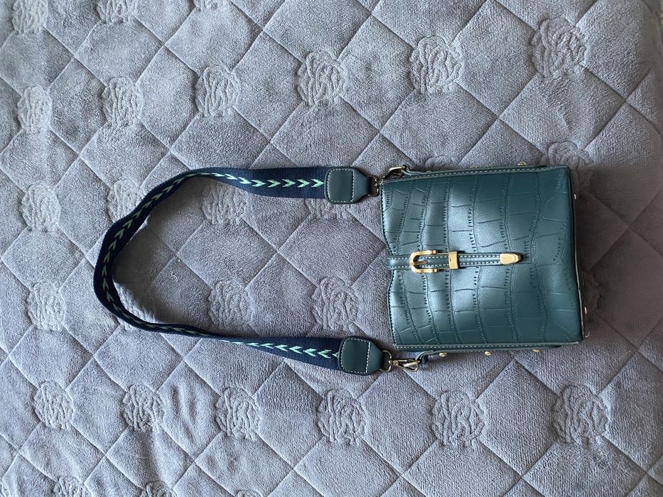 Продам джинсы белые