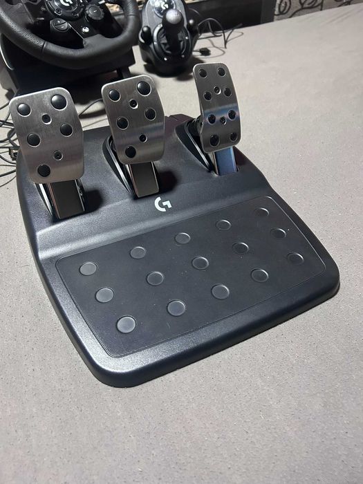 Volan Logitech G923 Trueforce si shimbator de viteze