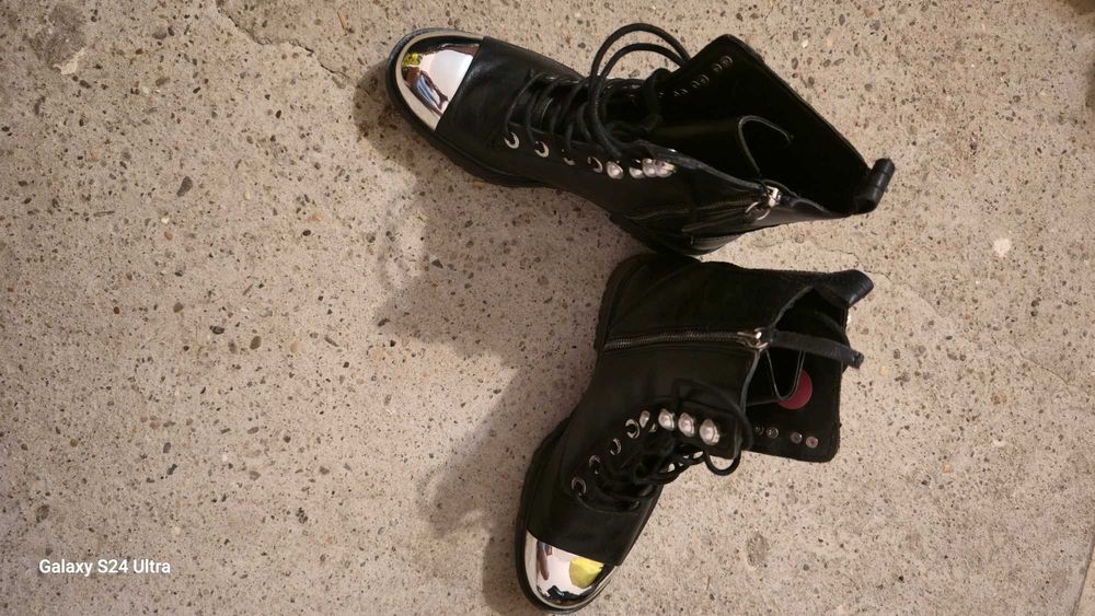 Ghete - Marcă - Zara - Made în Cambodia.