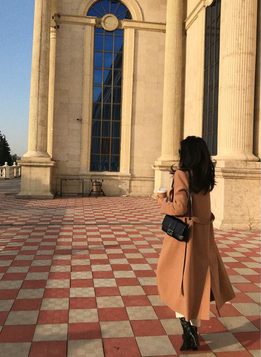 Коричневая пальто на весну