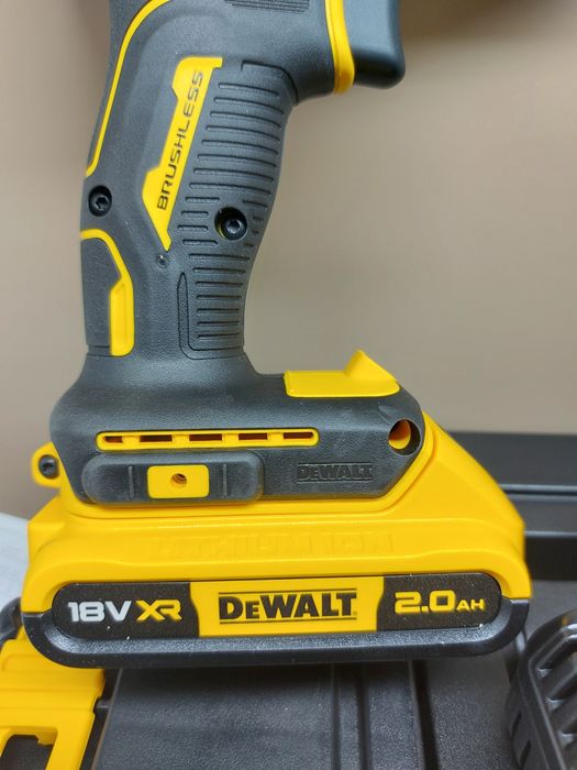 Нов безчетков комплект DEWALT DCK2063D2T