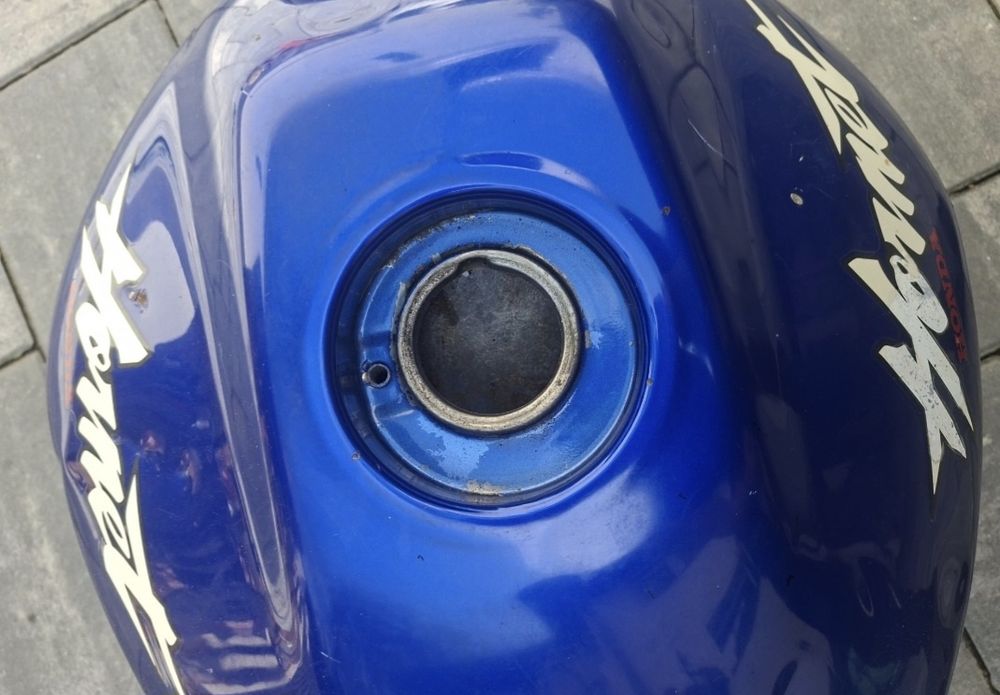 Vând rezervor honda hornet 34