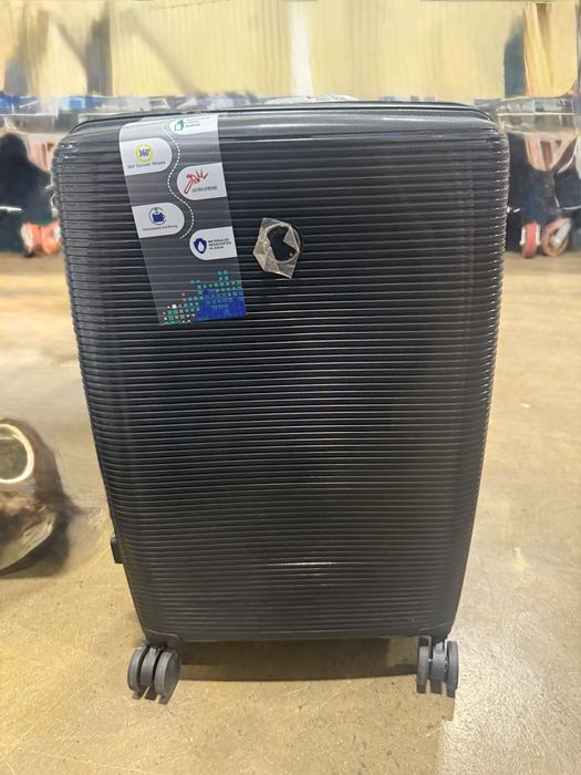 Чемоданы 60л черные