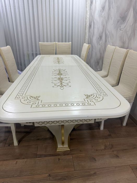 Продам стол для гостинной