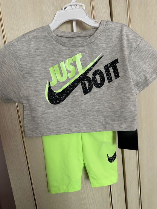 Нови оригинални комплекти NIKE за момичета