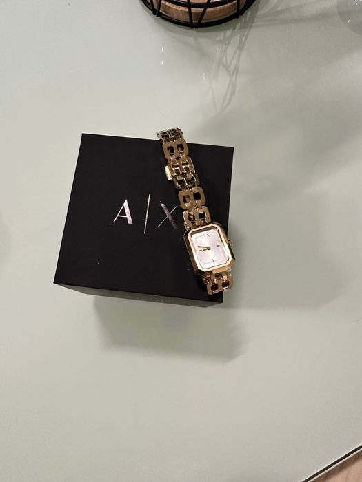 Часовник Armani оригинален с кутия