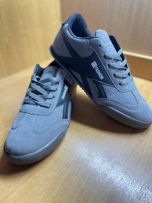 Продаю мужскую обувь