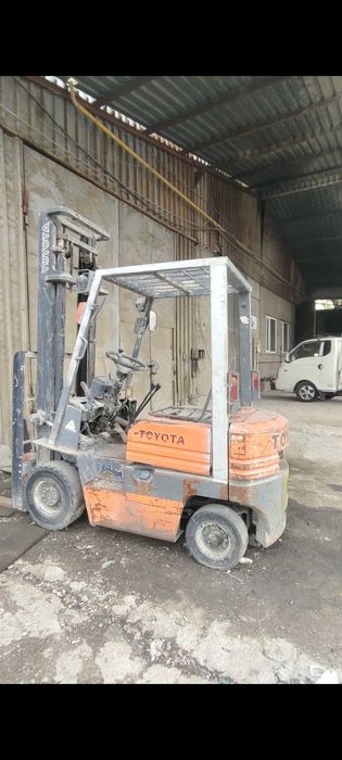 Тоиото вилочныий кара