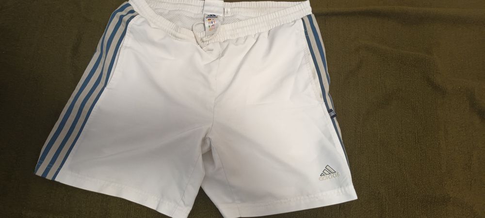 Pantaloni scurți de firmă mărimea M