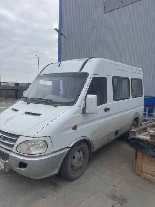 Продам автобус 10 мест. 3л. Дизель.