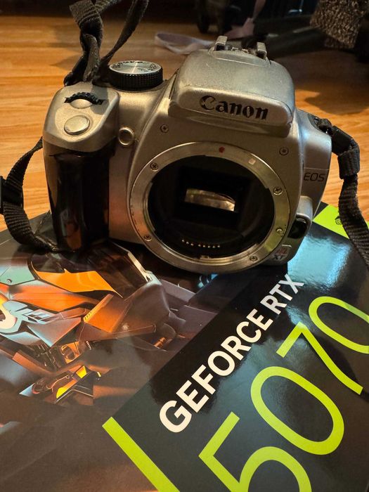 Фотоапарат Canon EOS Rebel XT + Nikon Zoom Nikkor 35 70mm