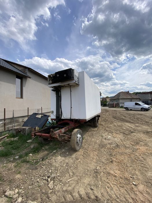 Vind cub frigorific state buna de fuctionare si motor iveco in 6 cilindri clasic multe detali la telefon