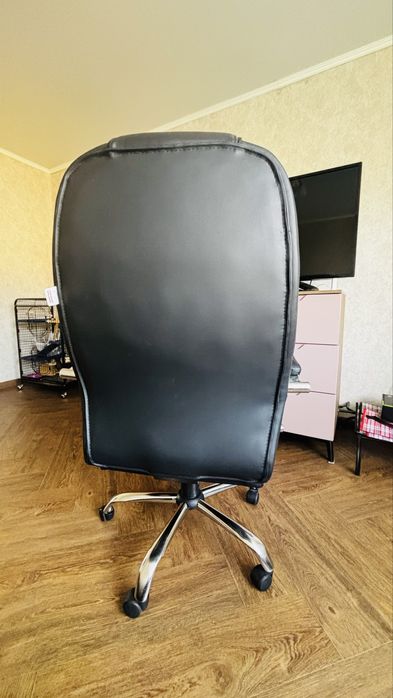 Офисное кресло руководителя