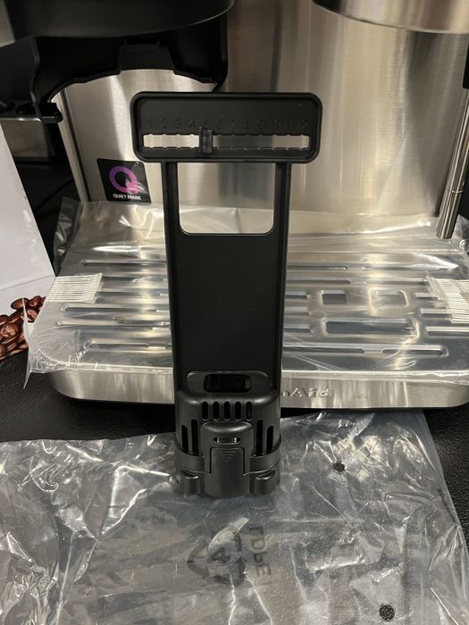 Стилна полуавтоматична машина за експресо!