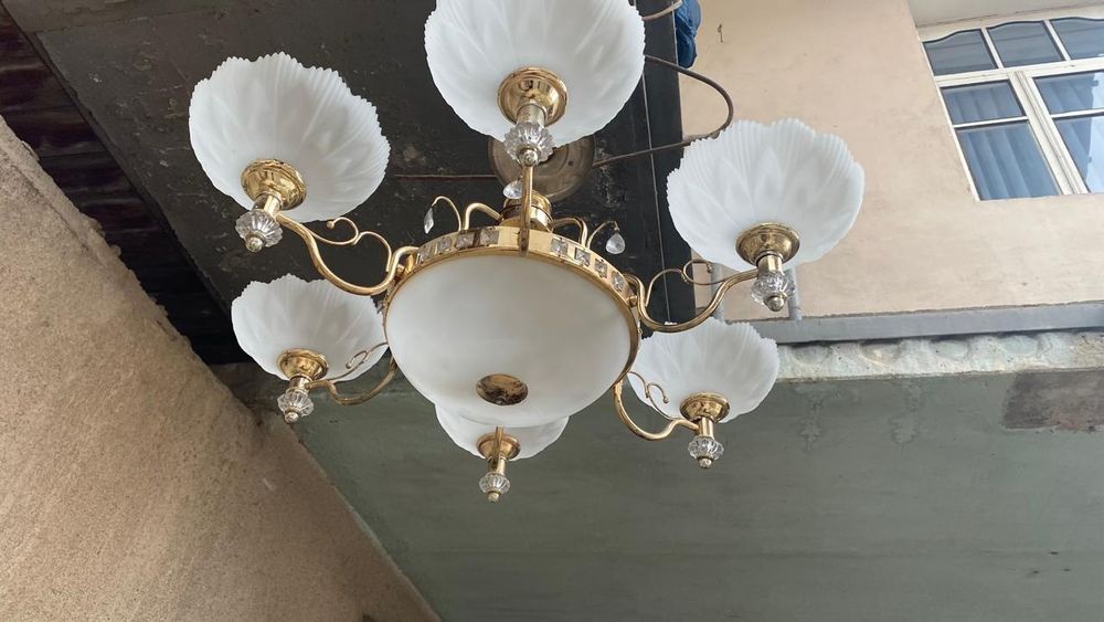 Люстра в очень хорошем состоянии